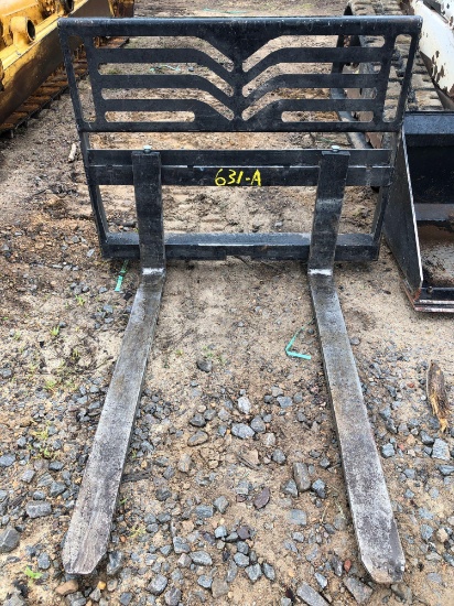 Skid steer quick attach pallet forks