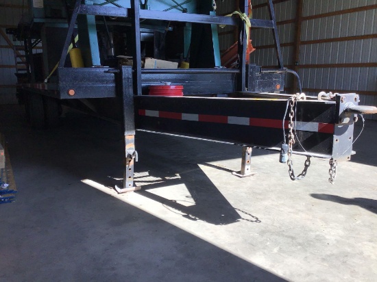 Pintle hitch equipment trailer