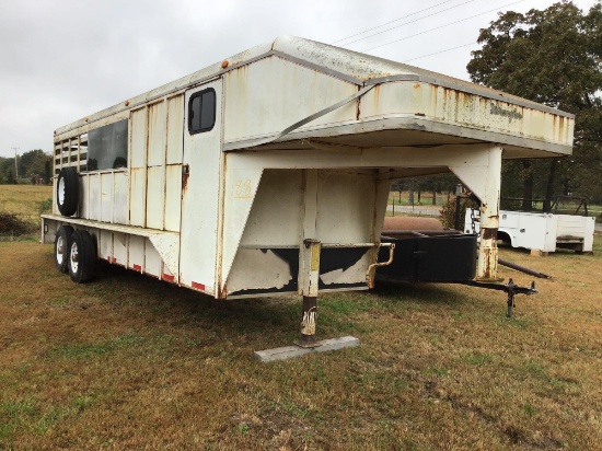 Wrangler 5 horse slant trailer