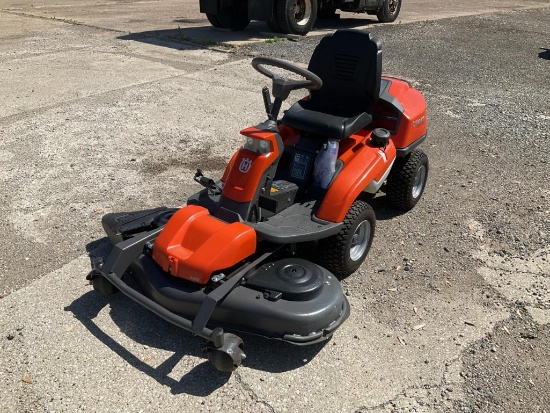 Husqvarna R 332T AWD Lawn Mower