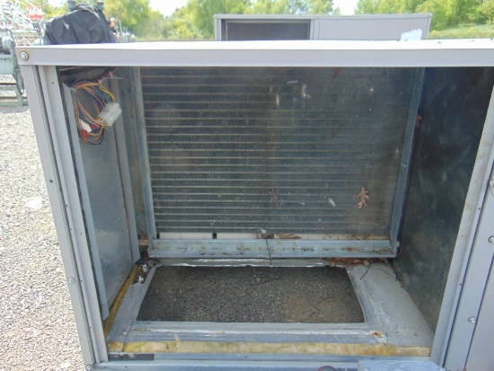 Carrier Commercial Rooftop AC Unit