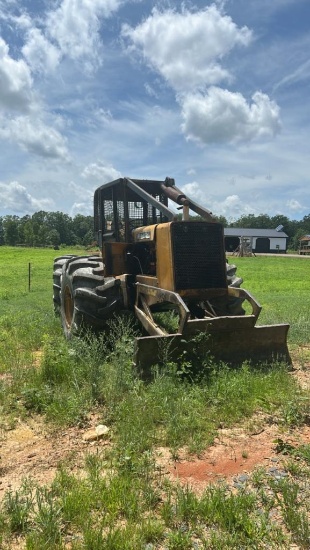 John Deere 640D Skidder*