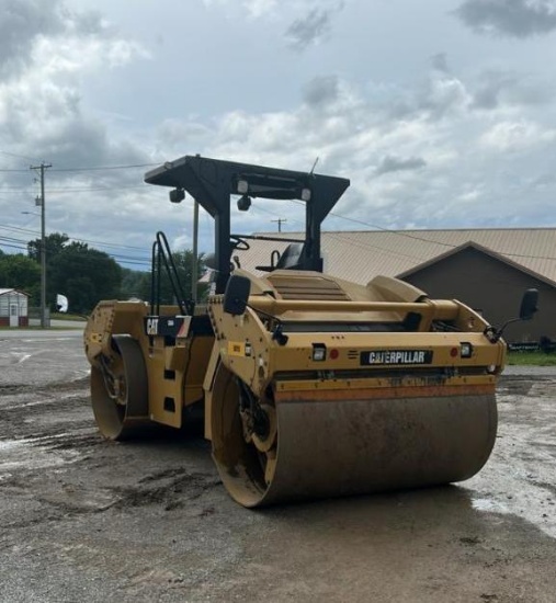 2015 Caterpillar CB64 Double Drum Roller Compactor