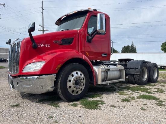 2019 Peterbilt 579 Semi Truck