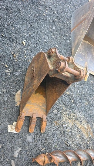 Edge 11" Excavator Bucket