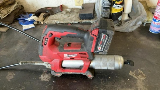 Milwaukee Cordless Grease Gun