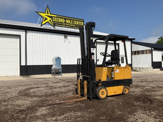 Caterpillar MC30 Electric Forklift