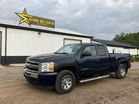 2010 Chevrolet Silverado 4x4 Pickup Truck