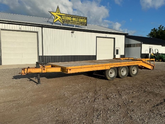 Tri-Axle Flatbed Equipment Trailer