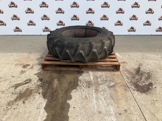 13.6 - 28 Agricultural Tractor Tire on Metal Rim