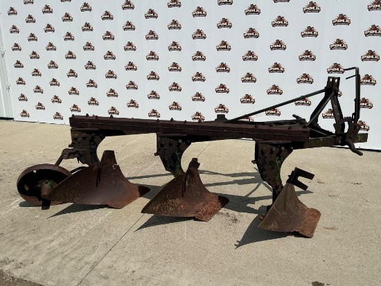 John Deere 3-Point 3-Bottom Moldboard Plow