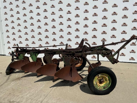 John Deere Pull-Type Moldboard Plow