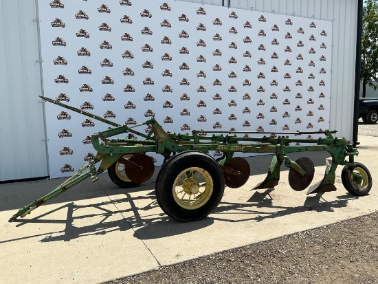 John Deere 4-Bottom Pull-Type Moldboard Plow