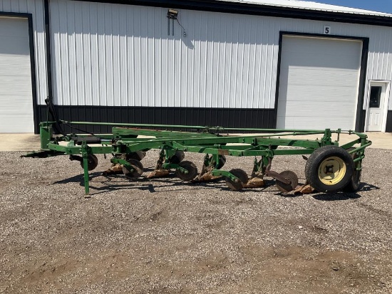 John Deere 5-Bottom Pull-Type Moldboard Plow