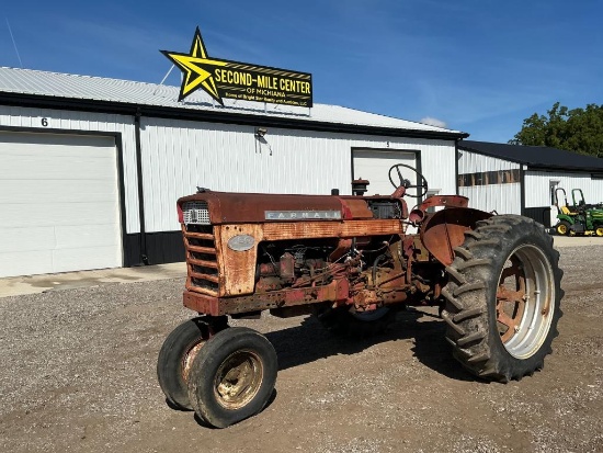 1960 IH Farmall 460 Tractor