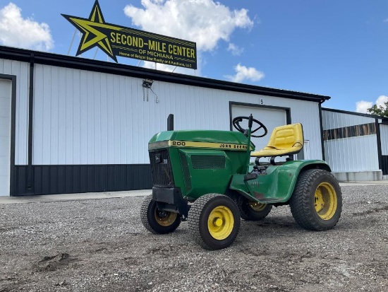 John Deere 200 Lawn Tractor