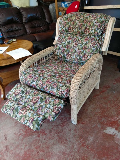 Nicely made Wicker recliner