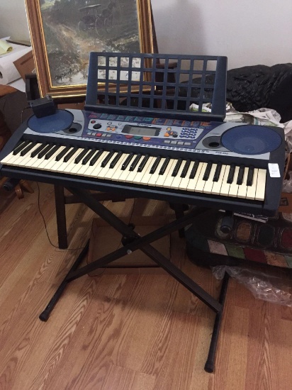 Yanaha PSR-260 electronic keyboard. With Stand