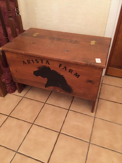 Arista Farm Wood Trunk w/ Hinged Lid