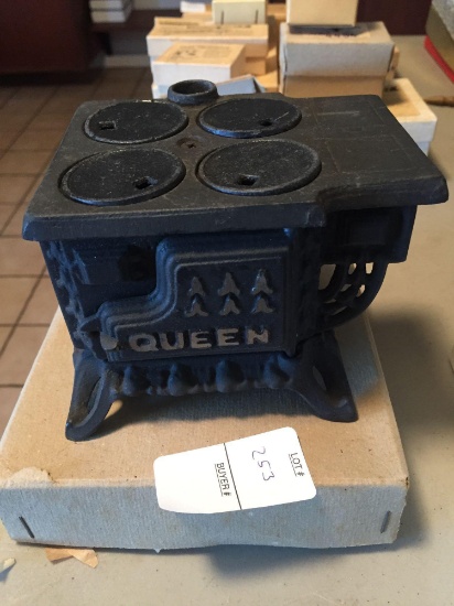 Wonderful cast iron Queen stove salesmans sample