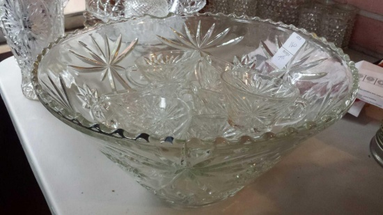 Nice Large Glass Punch Bowl with 11 Punch Glasses