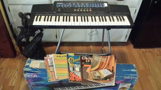 CASIO CT-647 Expert Logic Accompaniment Keyboard with Music Books