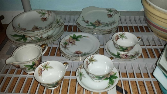 Delicate 20 Pc MEITO china WOODROSE pattern