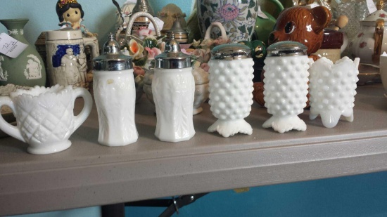 Lot of 6 Small Milk Glass Pieces, Including FENTON