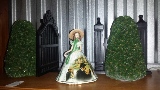 "Gone With The Wind" Numbered Heirloom Porcelian Scarlett Figurine / Bradford Editions with Gate and