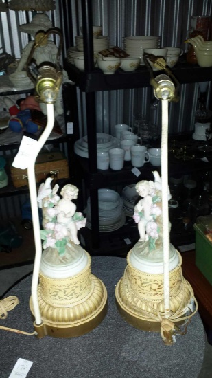 2 Classical Table Lamps. Both damaged. Need new life/repair