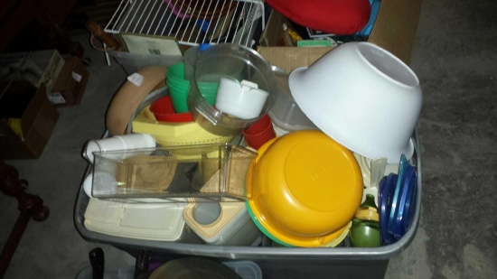 Lot of Kitchen Tupperware/Items