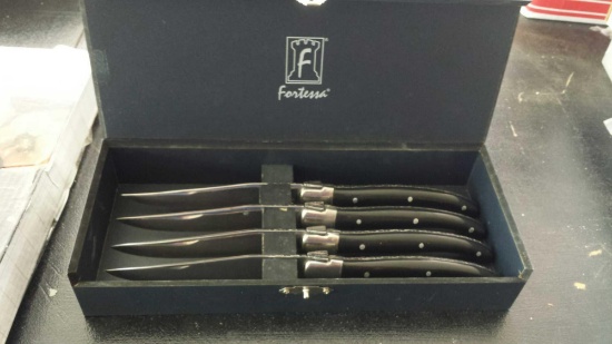 (4) Fortessa Steak Knives Set with Fly Accents - in box