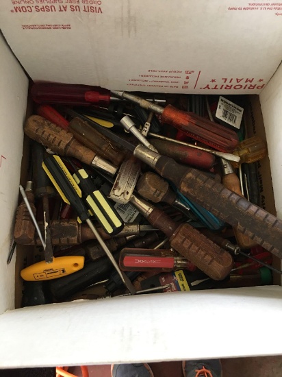 Very large lot of screwdrivers.