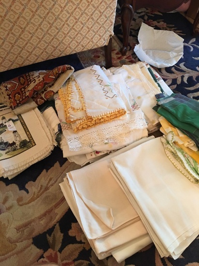 Nice lot of hand stitched napkins, hankies, doilies and more
