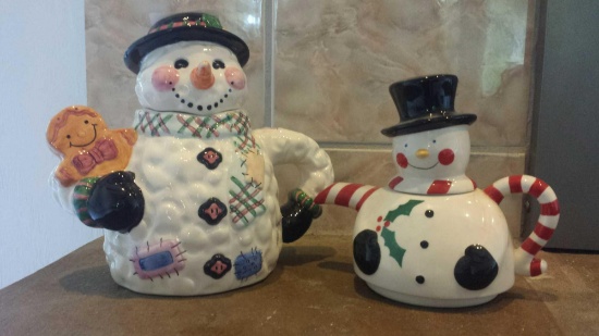 2 Adorable Snow Man Teapots