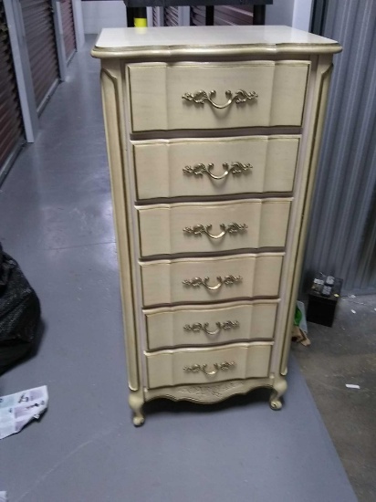 Beautiful vintage 6 drawer French Provincial Dresser