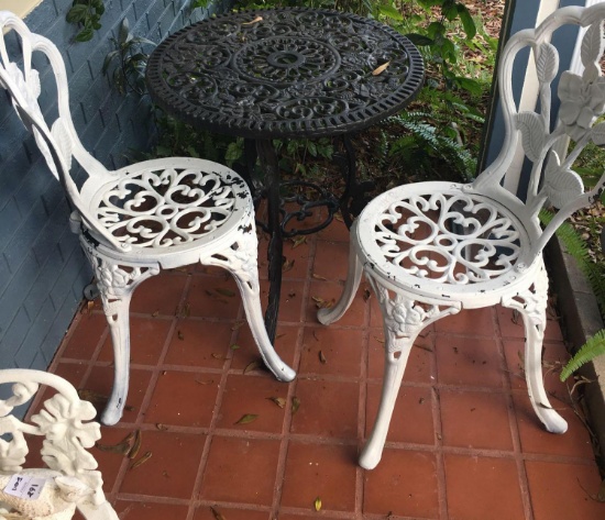 Cast iron table and chairs Garden dinette set. Floral pattern