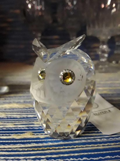 Absolutely adorable Swarovski crystal owl with glittering eyes