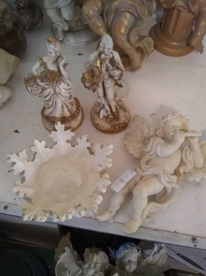 4 different decorative sculptures