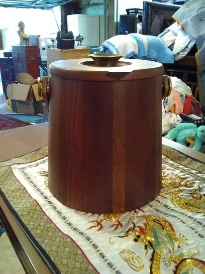 Real walnut Vermillion ice bucket with lid