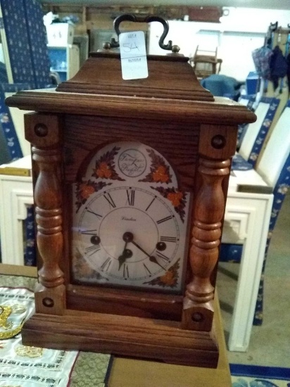 Linden clock wooden base, Tempus Fuget