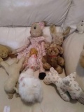 Vintage stuffed animals Total of 7 one says Madame Alexander