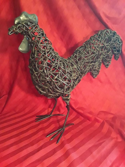 CUTE Wicker and Wire Chicken/Rooster Decor Piece