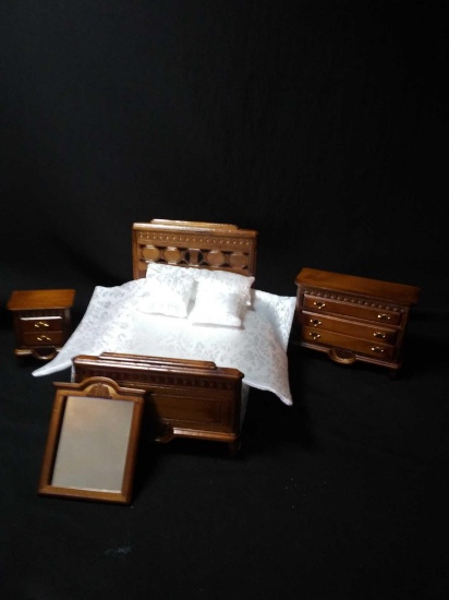 Absolutely Darling Doll House Furniture: Bright Wood Bed Set