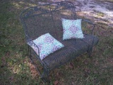 Nice metal glider loveseat, great for the garden or patio