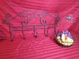 Iron Decor: Large Wall Hanger with 5 Hooks, Star Style Basket with Fruit