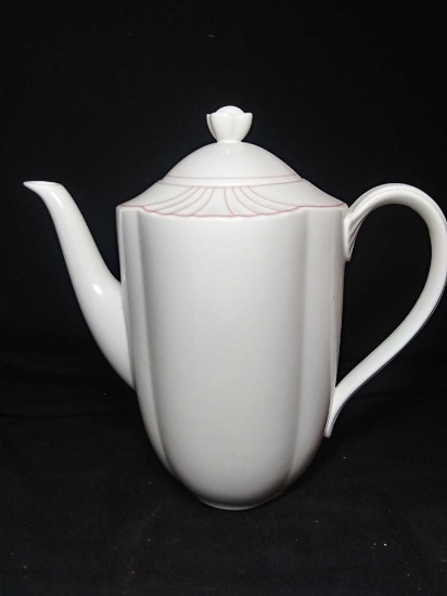 8" Villeroy & Boch Bone China Mettlach Palatino Teapot