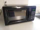 Petit Black Microwave, Model EM720CGA-B