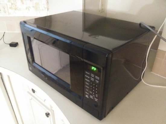Clean GE Microwave
