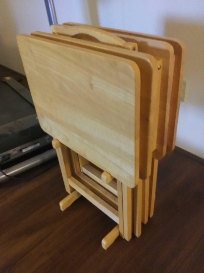 Light Wood 4 TV Tray Set with Stand